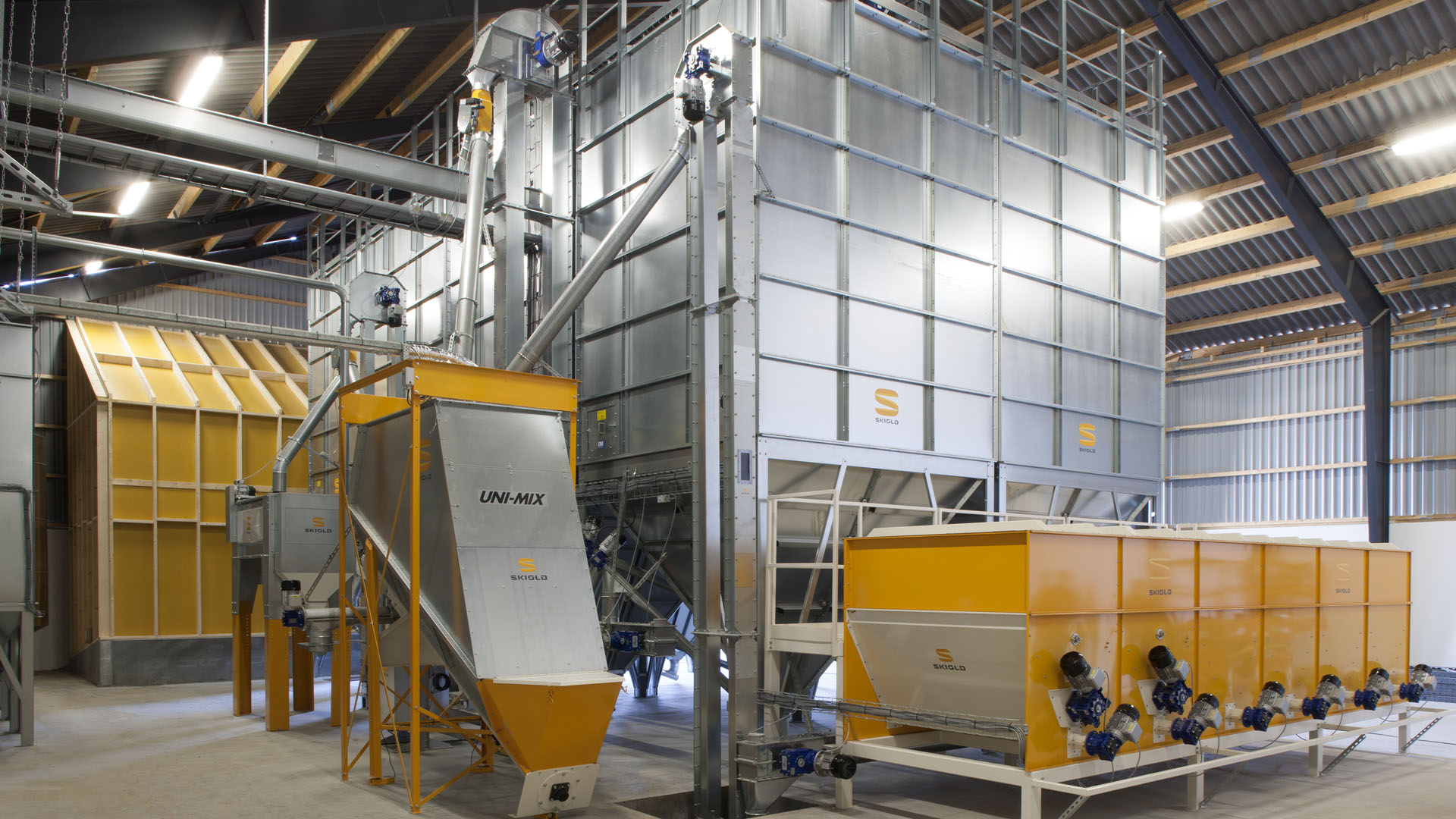 SKIOLD feed mill with mineral hoppers, cleaner and unimix inclined mixer 